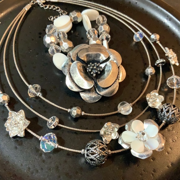 VINTAGE SILVER ANTIQUE FLOWER BEADED NECKLACE + STRETCH STATEMENT BRACELET⭐️NEW - Picture 5 of 13